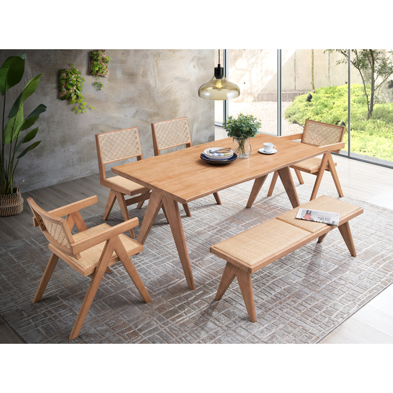 Table de salle à manger moderne en naturel - Vaste espace pour les invités extérieurs
