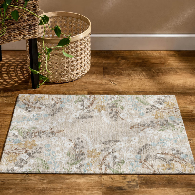 Tapis floral lavable à la machine de qualité supérieure Mayfield AMF2334, Beige, 1 pi 8 po x 2 pi 6 po