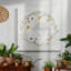 Our Happy Place Pressed Wreath - Toile tendue avec châssis de qualité supérieure - prête à être accrochée