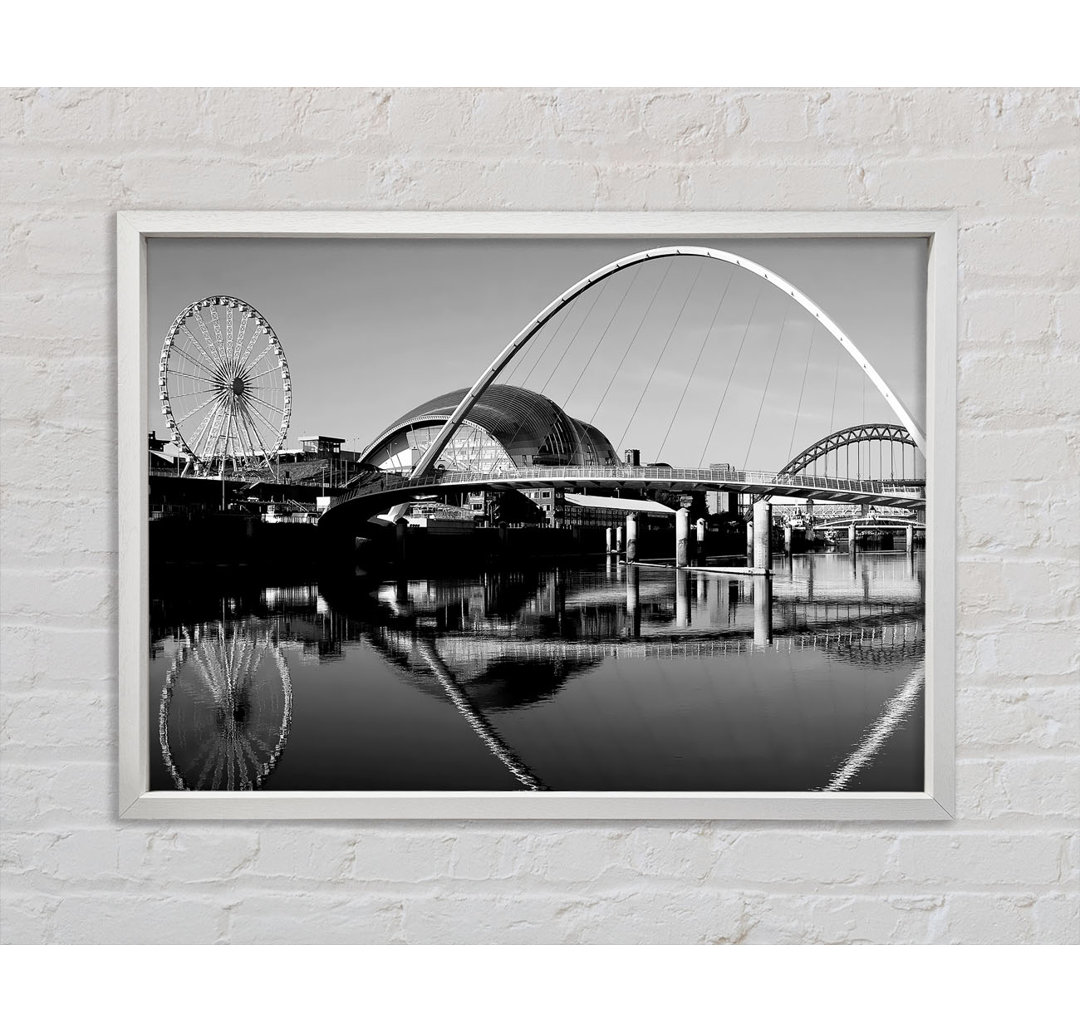 The City Of Fun Newcastle B N W - Einzelbildrahmen Kunstdrucke auf Leinwand