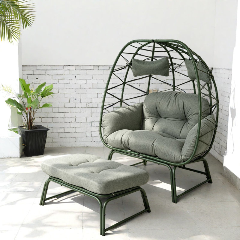 Chaises longues spacieuses de style bohème en rotin d'acier pour le jardin