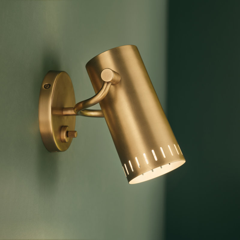 Ruehl 7.25-inch 1-Light Adjustable Wall Sconce in Lacquered Brass, Lacquered Brass