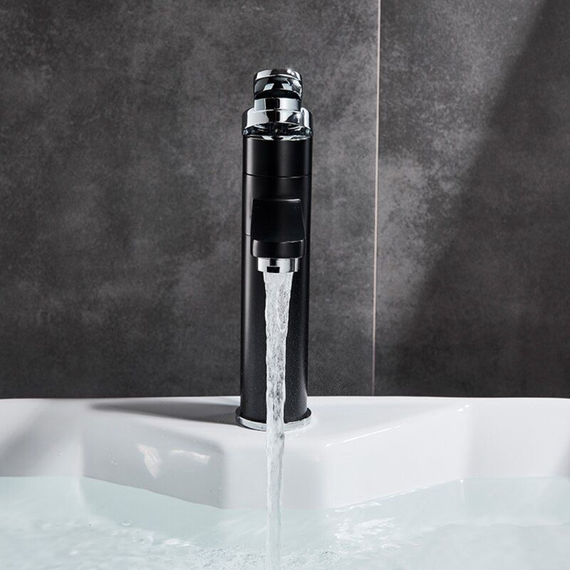 Smooth Deck-Mounted Chrome Bathroom Faucet – Single Handle Design by Juno