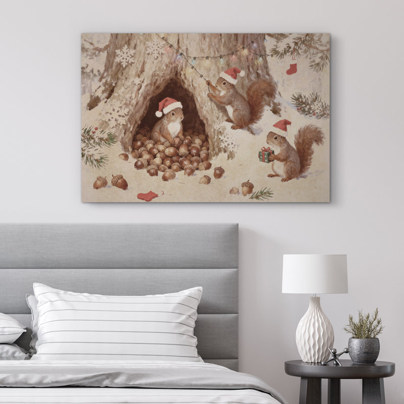 «Whimsical Christmas Squirrels in Santa Hats Decorating Tree Print», reproduction d'art sur toile, art mural, Toile tendue