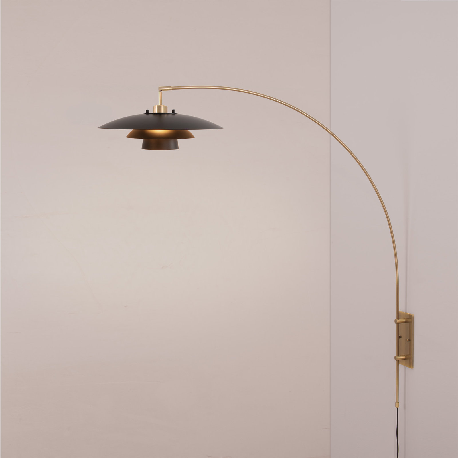 1 - Light Armed Sconce, Matte Black/Gold