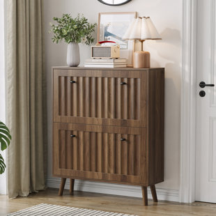 Armoire à chaussures de style médiéval moderne, unité de rangement à chaussures verticale avec finition rainurée verticale, armoire à chaussures de couleur noyer de 31,5 pouces, idéale pour les couloirs, les couloirs et les entrées.