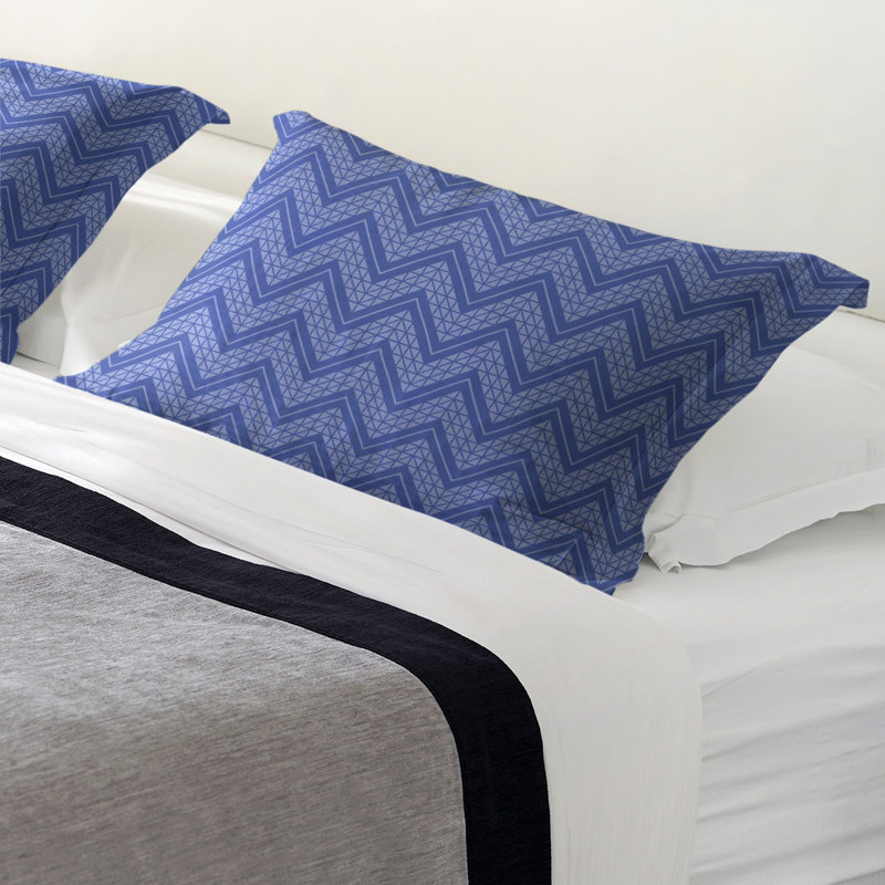 Taie décorative à chevrons Rhonda Cheval, Très grand, Polyester, Bleu / Gris / Noir
