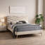 Très grand lit rembourré en bois beige chaleureux pour chambre résidentielle de style Mid-Century capitonné à chevrons modernes-915071168-915071174