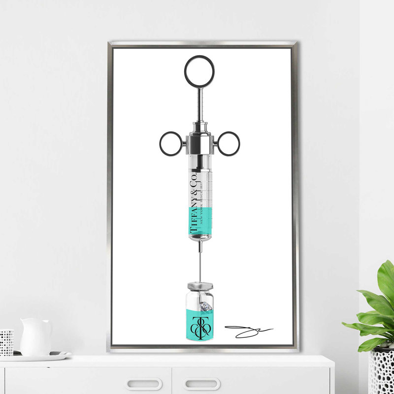 Shot of Diamonds (Vertical) par By Jodi - impression, Cadre flottant argent, H 43,5 po x l 27,5 po x P 2 po