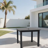 Table de salle à manger polyvalente en PEHD d'extérieur avec structure en aluminium, durable et élégante pour une utilisation toutes saisons.