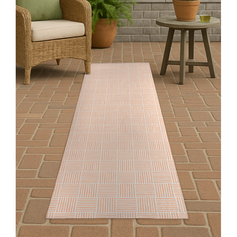 Gridblocked Non-Slip Outdoor Rug, Runner 2'6" x 8'