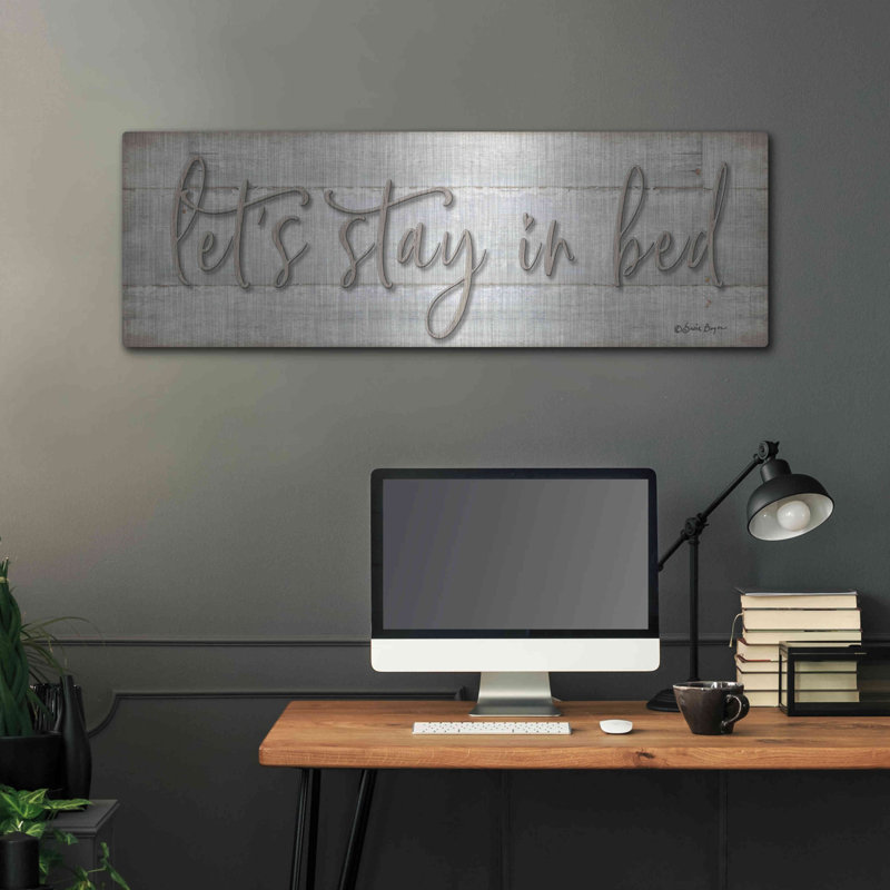 «Let's Stay in Bed» par Susie Boyer, art mural en métal, H 16 po x l 48 po