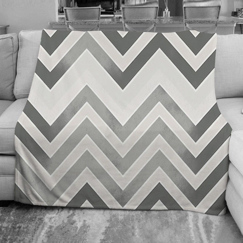 Couverture en molleton à chevrons, L 68 po x L 80 po, Mauve / blanc