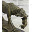 Figurine abobaker portant un louveteau