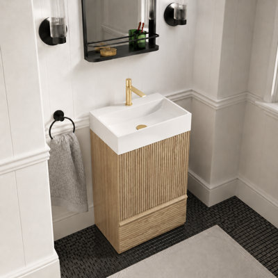 Meuble-lavabo autoportant moderne de 51 cm (20 po) avec lavabo intégré en céramique blanche et armoire en chêne clair cannelé
