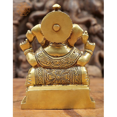 Ganesha assis sur un trône