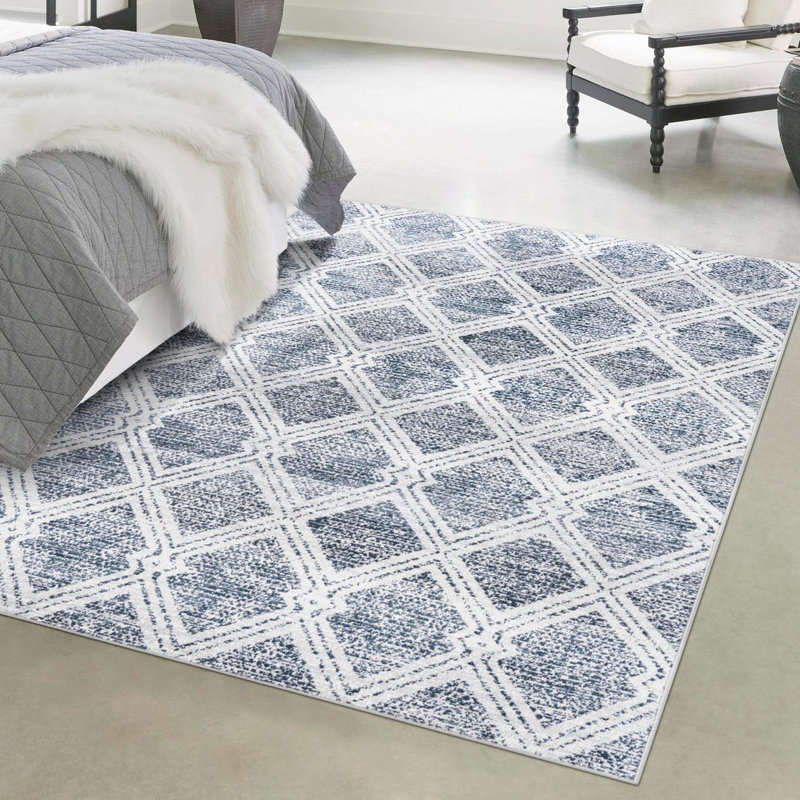 Tapis géométrique en polyester bleu / ivoire Massie, Carré 7 pi 10 po
