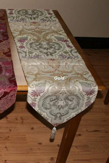 Donnie Chenille Swivel Table Runner, Gold