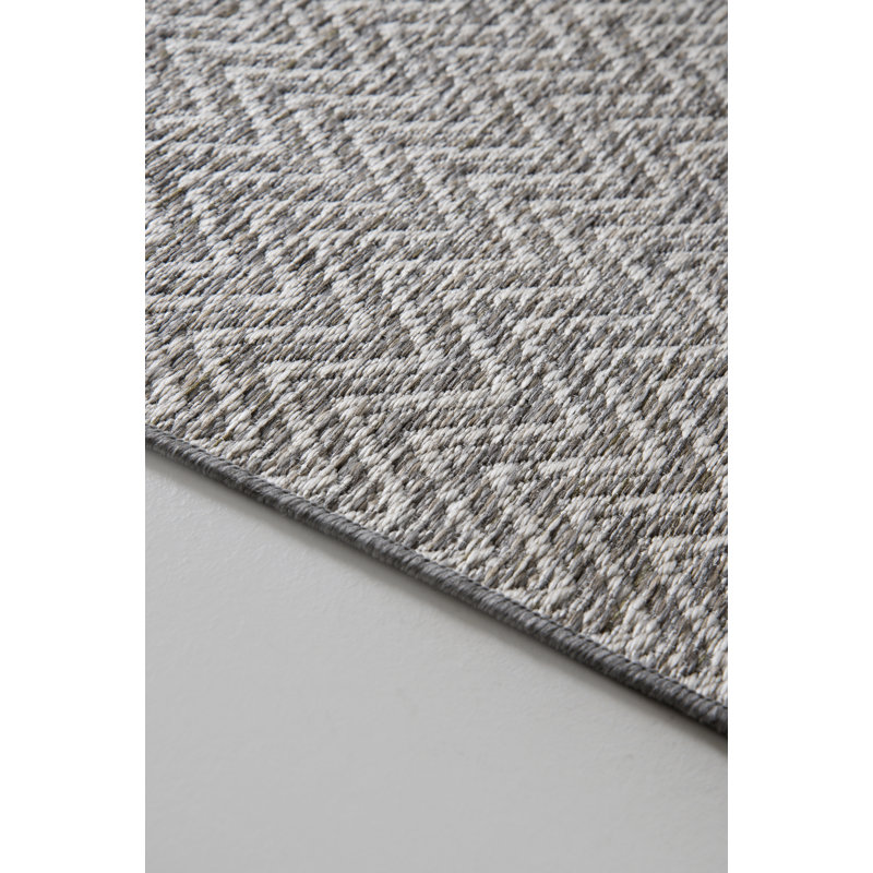 Oliwier Chevron Hand Woven Indoor / Outdoor Area Rug, Rectangle 140 x 200cm