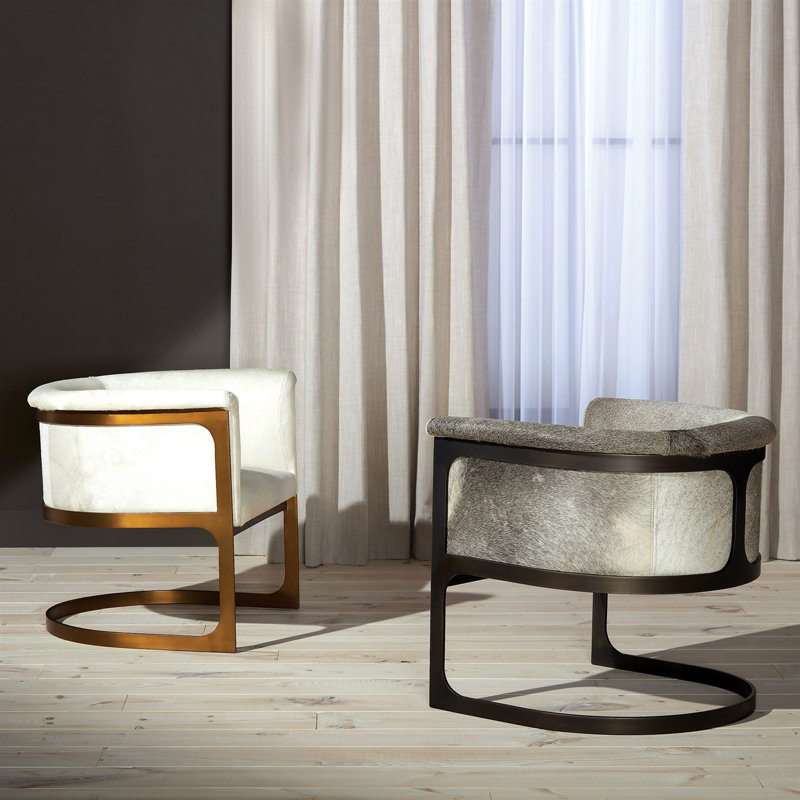 Fauteuil demi-tonneau Regan avec poils sur peau, Bronze antique / gris