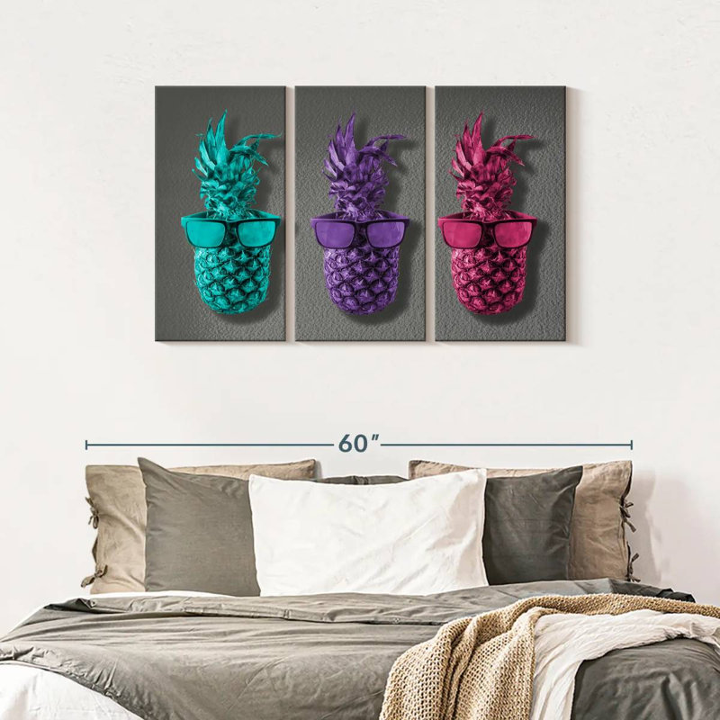«Three Trendy Pineapples», reproduction sur toile, H 45 po x l 28 po x P 1,25 po