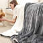 Couverture polaire sherpa Bedsure GentleSoft, format Queen, épaisse et confortable pour l'hiver et l'automne, douce et moelleuse, idéale pour le canapé et le lit.-105504623-105504624