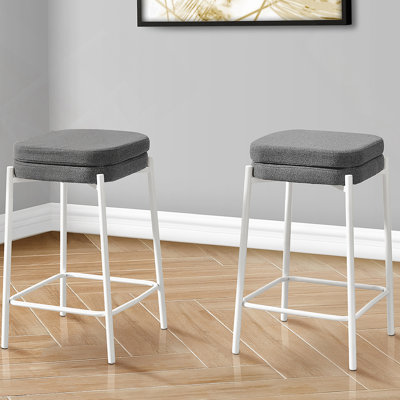 Tabourets de bar contemporains en tissu gris avec pieds en métal blanc, ensemble de 2, pour cuisines et comptoirs modernes