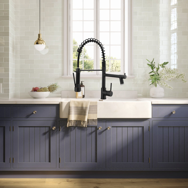 Robinet de cuisine rétractable à poignée simple avec accessoires