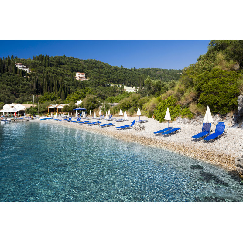 Plage de galets par Ultramarinfoto, H 20 po x l 30 po