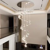 Luminaire suspendu haut en forme de cage d'escalier en spirale en forme de lustre en cristal argenté 32 lumières Markiesha