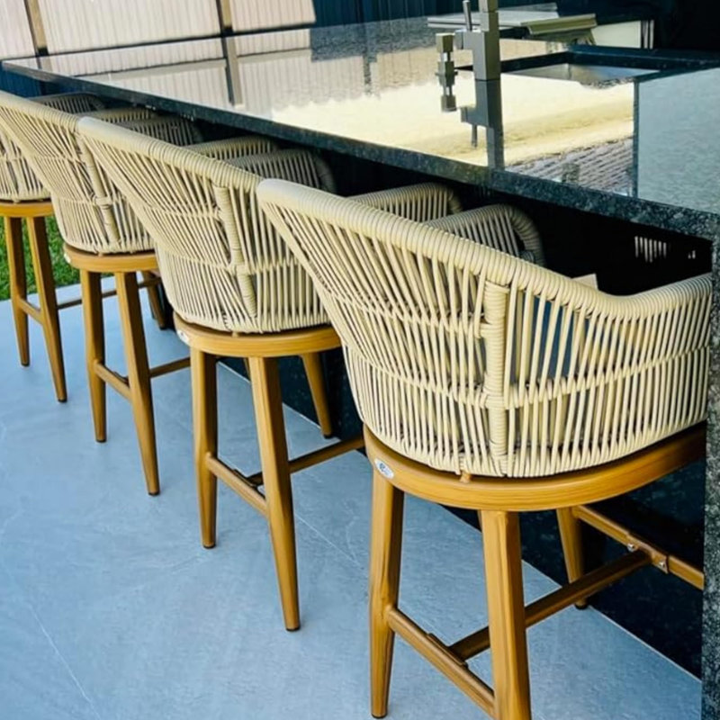 Tabourets de bar d'extérieur avec coussin moelleux imperméable Aleza, Tabourets de bar (siège d'une hauteur de 28,54 po