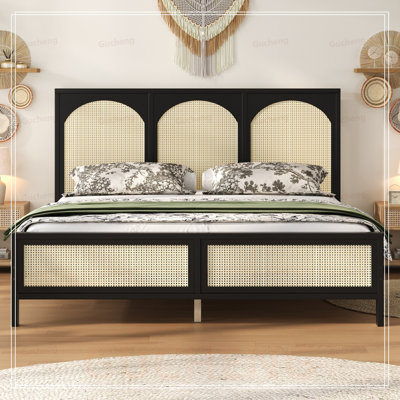 Lit plateforme en bois avec tête et pied de lit en rotin, durable et élégant pour les chambres à coucher modernes