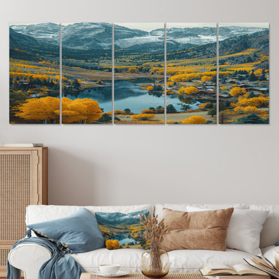 Arbres d'automne jaunes dans la vallée de montagne suisse - ensemble d'art mural 5 pièces
