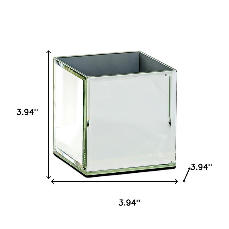 Ensemble de six vases de table carrés en verre à miroir argenté