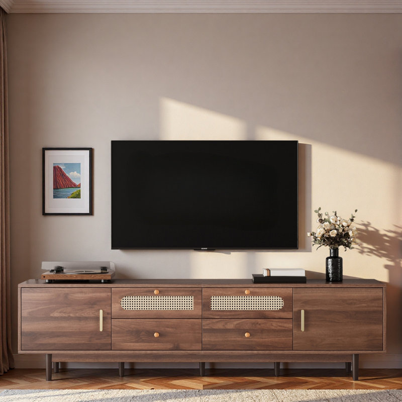 Meuble télé moderne avec tiroirs, espace de rangement et décoration en rotin entrelacé