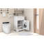 Luxueux meuble-lavabo avec lavabo offrant beaucoup de rangement et un design moderne