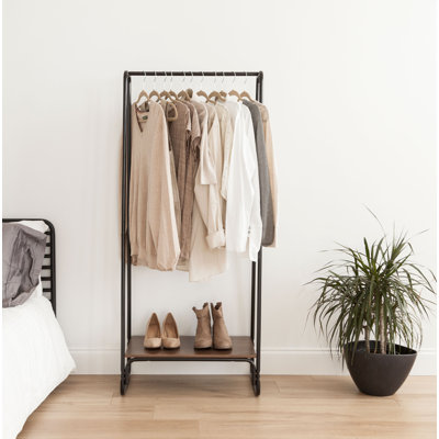 Portant à vêtements en métal IRIS avec tablette en bois