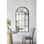 Miroir arqué pleine longueur 34 po x 65,5 po avec motif de vitre noir et doré