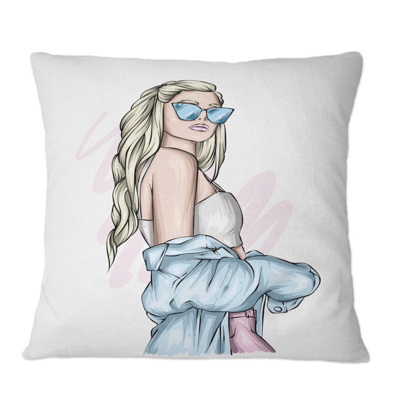 Jeune femme élégante avec lunettes de soleil III - Coussin décoratif imprimé moderne, 16 po x 16 po