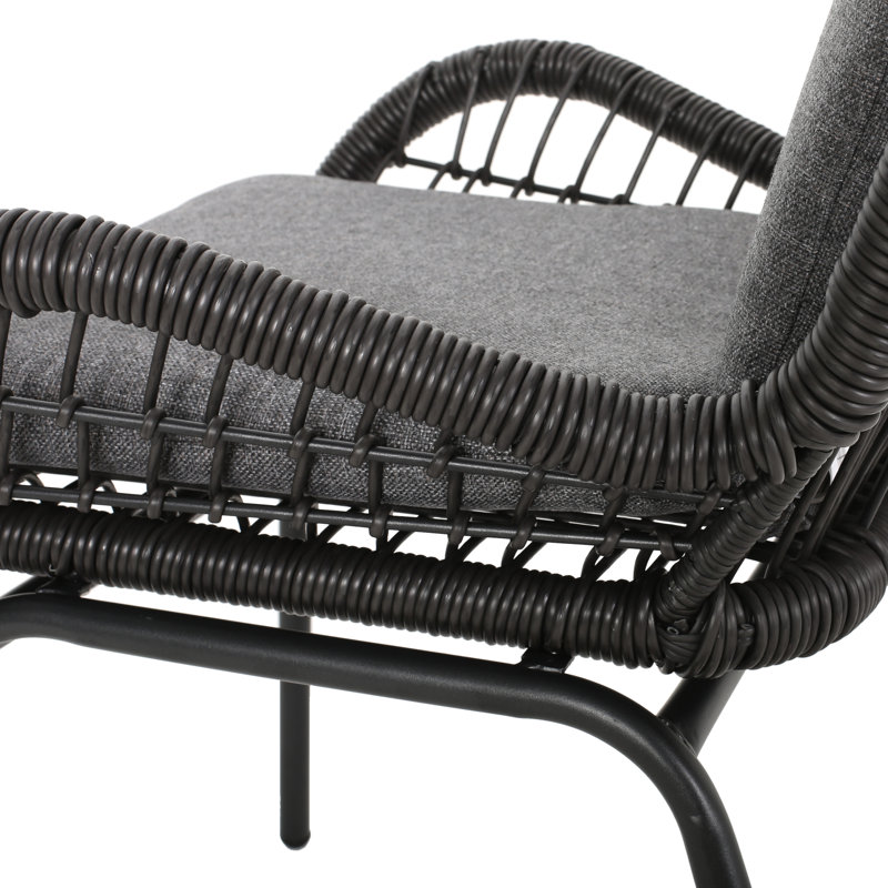 Fauteuil gris avec support en fer robuste et rembourrage de siège imperméable