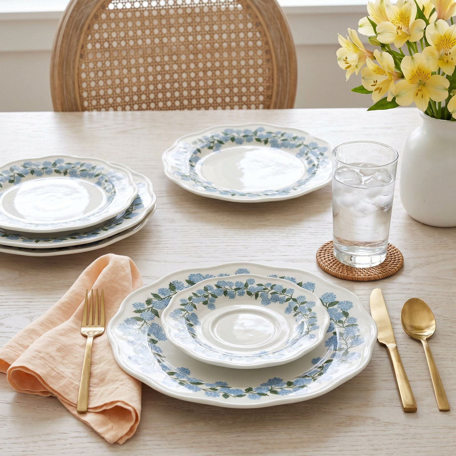 Hydrangea 11" Dinner Plate