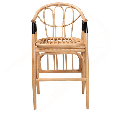 Tabouret de comptoir moderne en rotin de style bohémien avec repose-pieds et conception ajourée, parfait pour des sièges élégants et confortables.