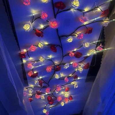 230 lumières de branche de sapin à DEL avec 72 fleurs roses, cadeau de décoration de chambre de vigne de saule rose, conception de bricolage flexible, avec 144 lumières à DEL et télécommande, 8 modes d'éclairage, convient à la chambre à coucher 