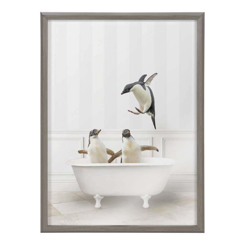 «Penguins Bathroom» par Amy Peterson, art mural en verre encadré