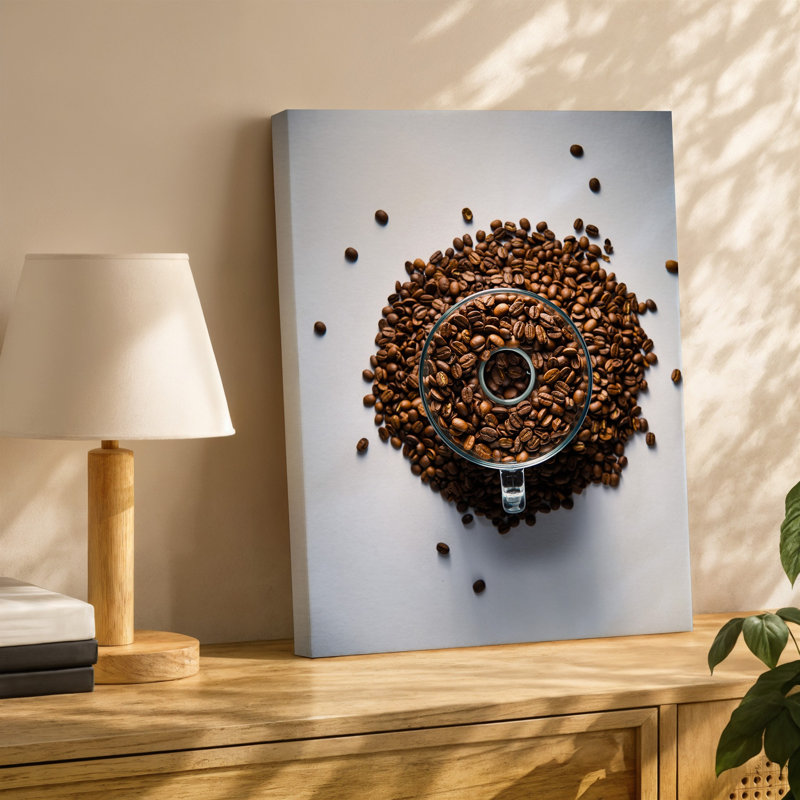 Toile, vue de haut en bas d'une tasse transparente débordant de grains de café torréfiés riches, créant un monticule texturé qui déborde