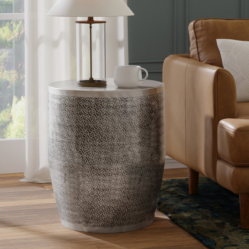 Table d'appoint ronde en métal avec motif gravé 18 po Odom