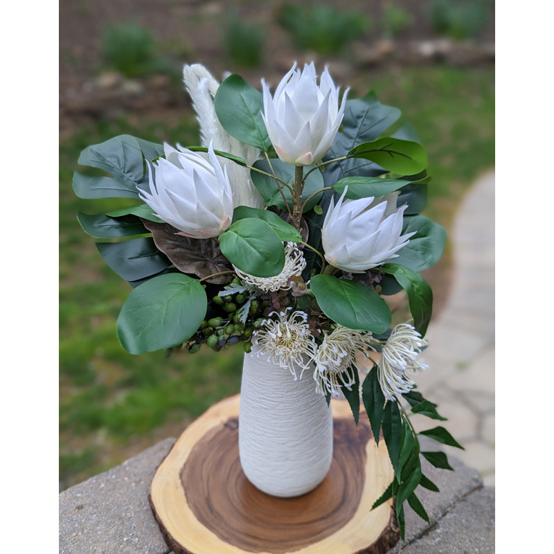 Arrangement floral varié Protea dans un vase