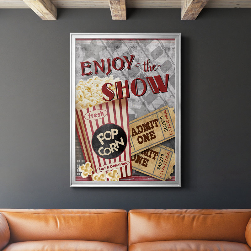 «Movie Night I», toile encadrée de qualité supérieure - prête à être accrochée, H 30,5 po x l 22,5 po x P 1 po, Argent
