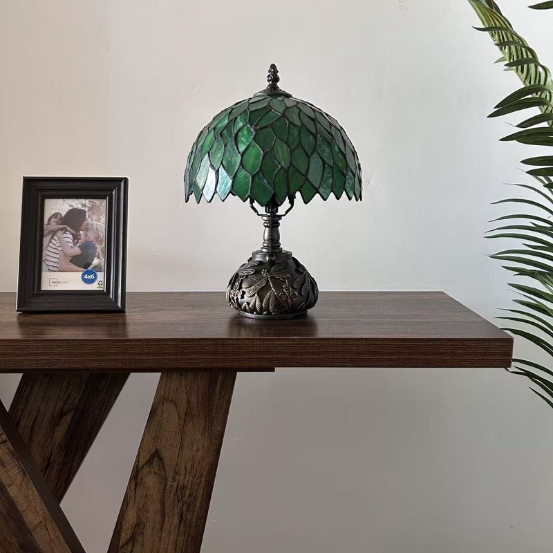 Lampe de table Simsbury Tiffany Feuilles de verre teinté vert avec ampoule DEL Base l 10 po x P 10 po x H 14 po *