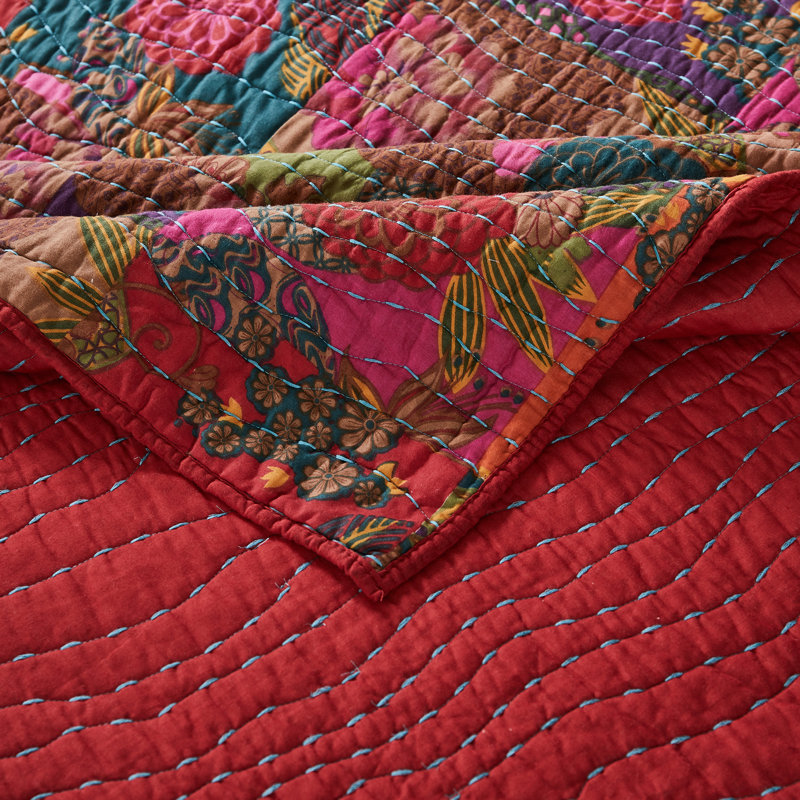 Greenland Home Fasihons Red 4-Piece Twin Size Bonus Set, 68x88 Inch, Twin/Twin XL Quilt + 1 Sham + 2 Throw Pillows, Red